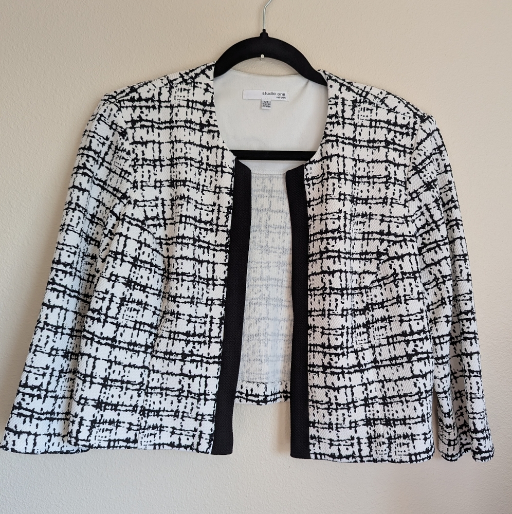 NWOT Studio One Black and White Blazer Size 12P